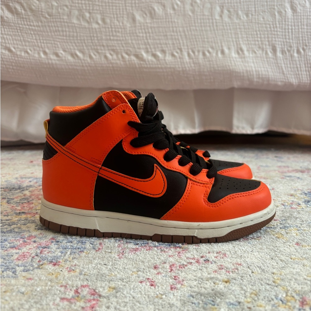 Nike High-Top Dunk - Orange and Black